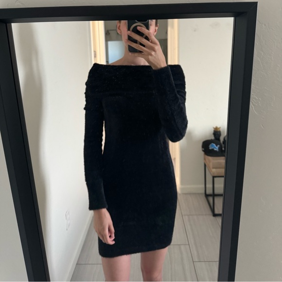 Shoulder dress - Picture 1 of 2